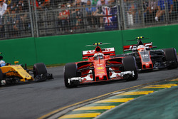 Кими Райкконен, Ferrari SF70H, Кевин Магнуссен, Haas F1 VF-17, Джолион Палмер, Renault Sport F1 RS17