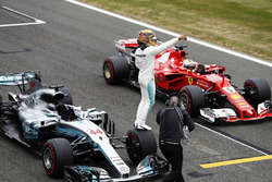 Ganador de la pole Lewis Hamilton, Mercedes AMG F1