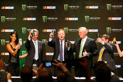 Steve Phelps, Brian France, Mark Hall y Mitch Covington