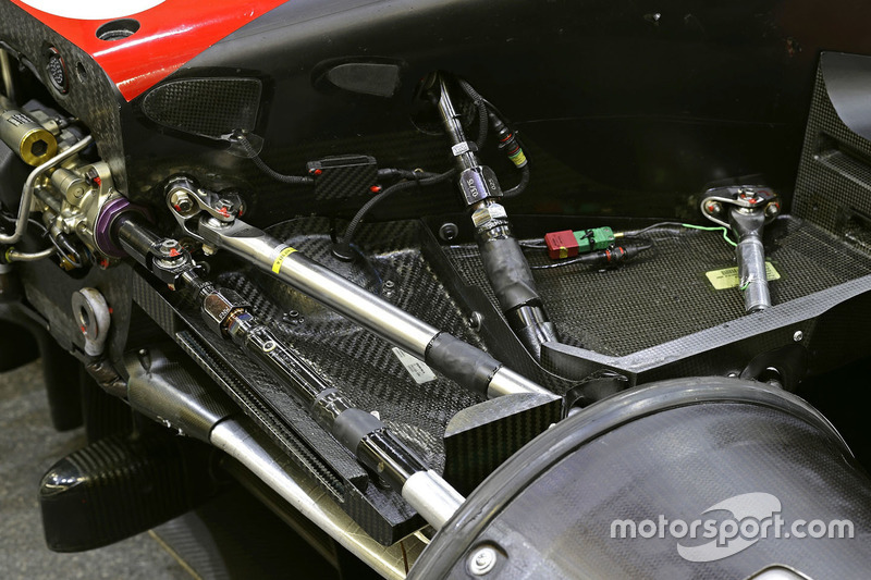 Audi R18: Vorderradaufhängung