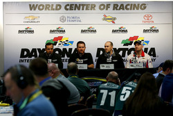 Conferencia de prensa: Greg Zipadelli, Brian Vicker, Brett Frood, Mike Bugarewicz, Stewart-Haas Raci