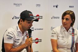 (L naar R): Felipe Massa, Williams, kondigt zijn vertrek uit de Formule 1 aan, naast Claire Williams, Williams Deputy Team Principal