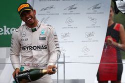 Primer lugar para Lewis Hamilton, Mercedes AMG F1 W07