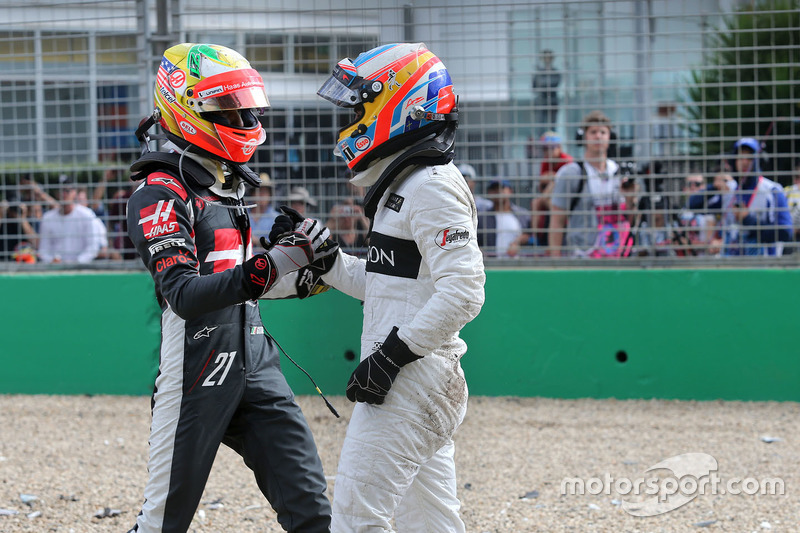 Esteban Gutierrez, Haas F1 Team y Fernando Alonso, McLaren