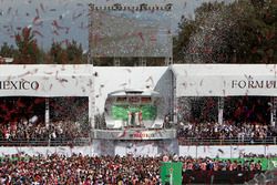 Podio: ganador de la carrera Lewis Hamilton, Mercedes AMG F1, segundo lugar tercer lugar de Nico Rosberg, Mercedes AMG F1, Sebastian Vettel, Ferrari