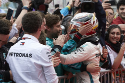 Yarış galibi Lewis Hamilton, Mercedes AMG F1, Parc Ferme