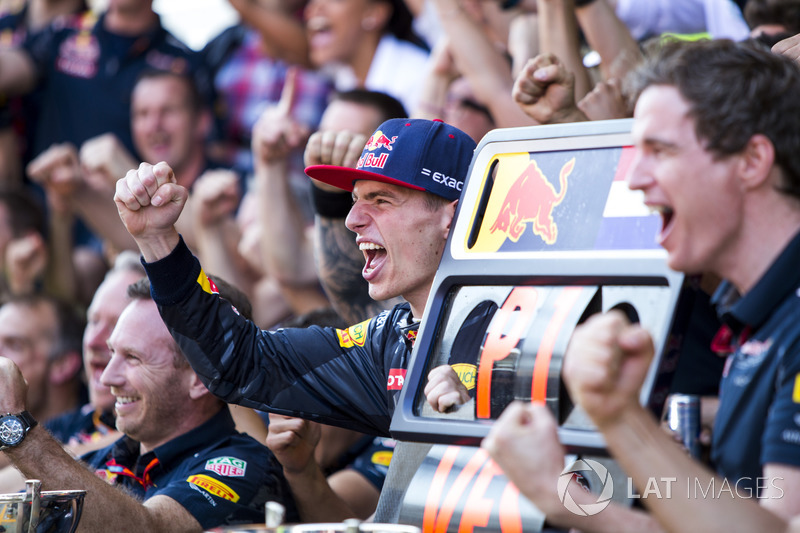 Max Verstappen, Red Bull Racing, winnaar, viert feest met het team