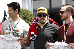Fernando Alonso, McLaren, with players from the Montreal Canadiens NHL Ice Hokey Team