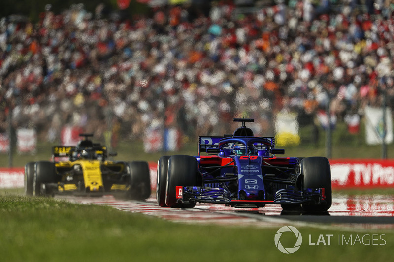 Brendon Hartley, Toro Rosso STR13, y Nico Hulkenberg, Renault Sport F1 Team R.S. 18
