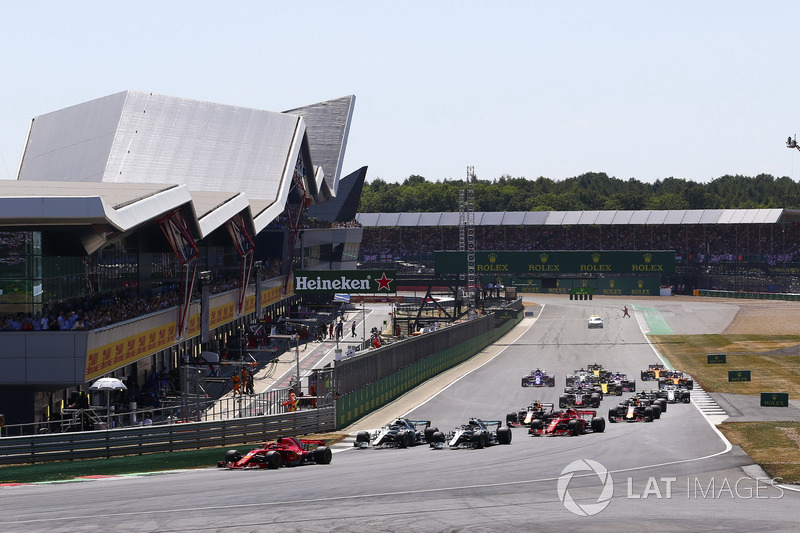 Start of the race, Sebastian Vettel, Ferrari SF71H leads