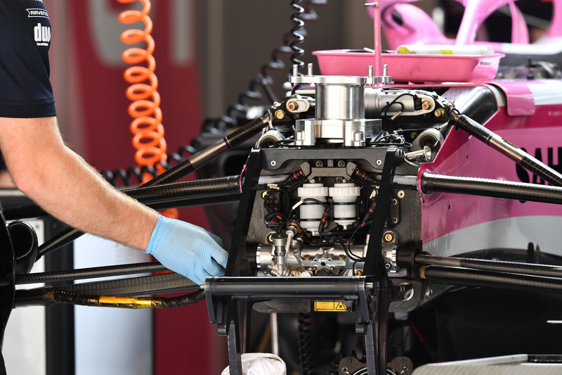 Force India VJM11, detalle de chasis y alerón delantero