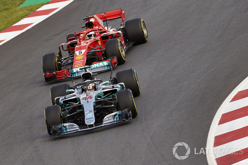 Lewis Hamilton, Mercedes AMG F1 W09, Sebastian Vettel, Ferrari SF71H