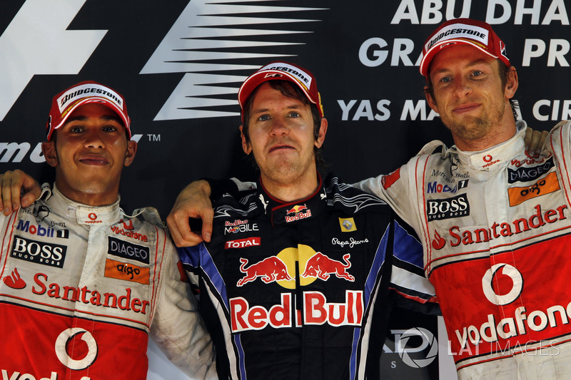 Podium: winnaar Sebastian Vettel, Red Bull Racing, tweede Lewis Hamilton, McLaren, derde Jenson Butt