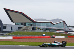 Тест-пілот Mercedes AMG F1 W07 Hybrid Естебан Окон