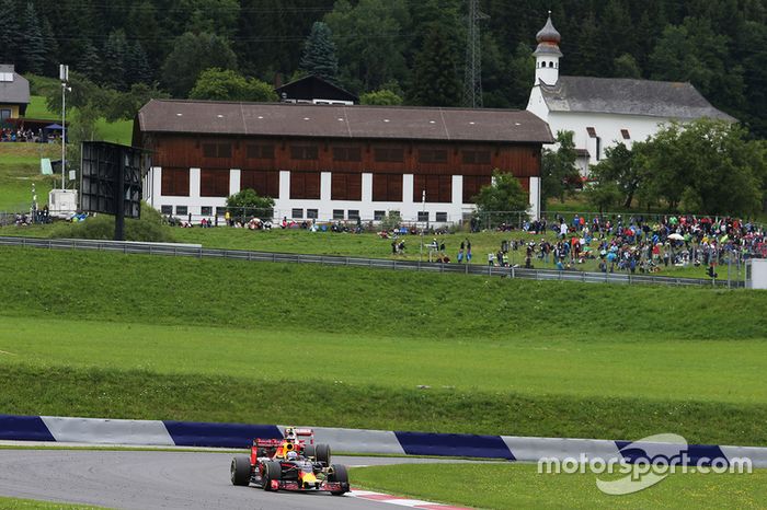 E chegou à frente de Ricciardo em três oportunidades.