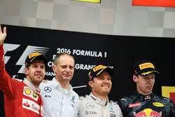 Podium: Sieger Nico Rosberg, Mercedes AMG F1 Team; 2. Sebastian Vettel, Ferrari; 3. Daniil Kvyat, Re