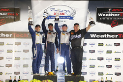 GT Daytona Podium: eerste plaats #33 Riley Motorsports SRT Viper GT3-R: Ben Keating, Jeroen Bleekemo