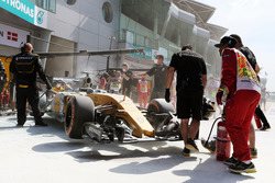 Nach Brand in der Boxengasse: das Auto von Kevin Magnussen, Renault Sport F1 Team RS16