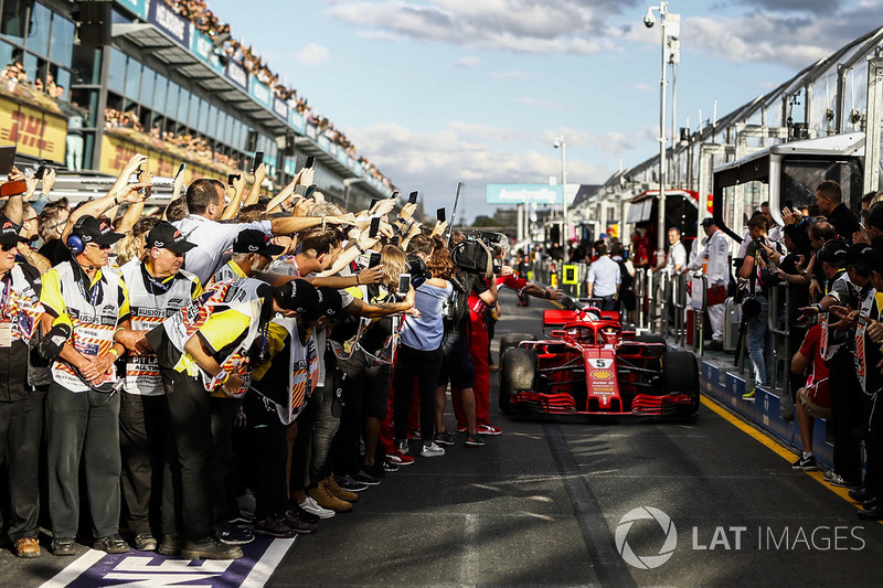 Race winner Sebastian Vettel, Ferrari SF71H celebrates with Maurizio Arrivabene, Ferrari Team Princi