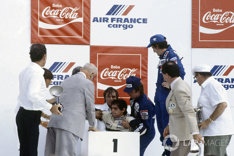 Podium: Nelson Piquet, Brabham, collapses through heat exhaustion