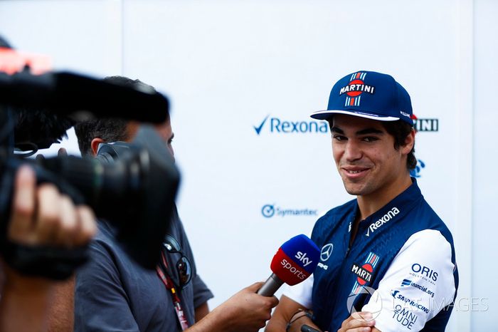 Lance Stroll, Williams Racing, atiende a los medios