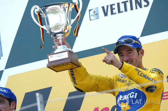 Podio: ganador de la carrera Max Biaggi, Honda