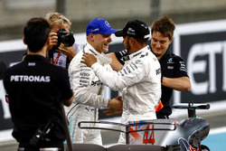 Valtteri Bottas, Mercedes AMG F1 and Lewis Hamilton, Mercedes AMG F1