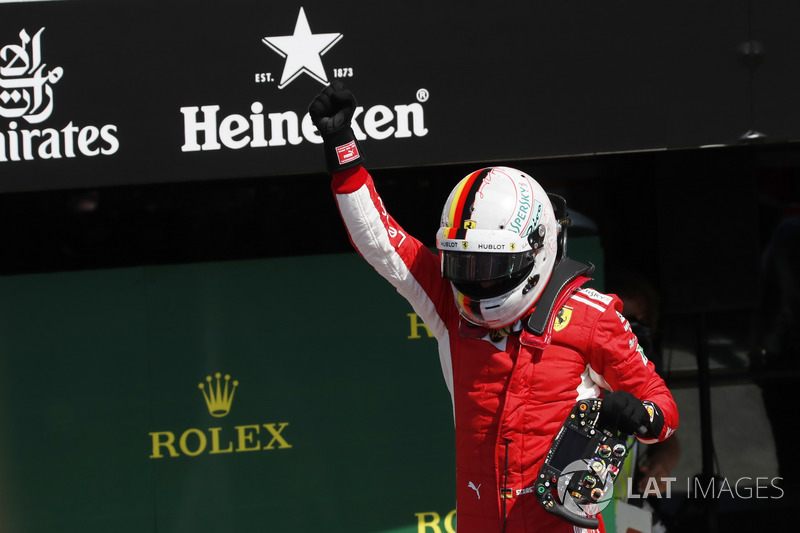 Sebastian Vettel, Ferrari SF71H, merayakan kemenangannya di parc ferme