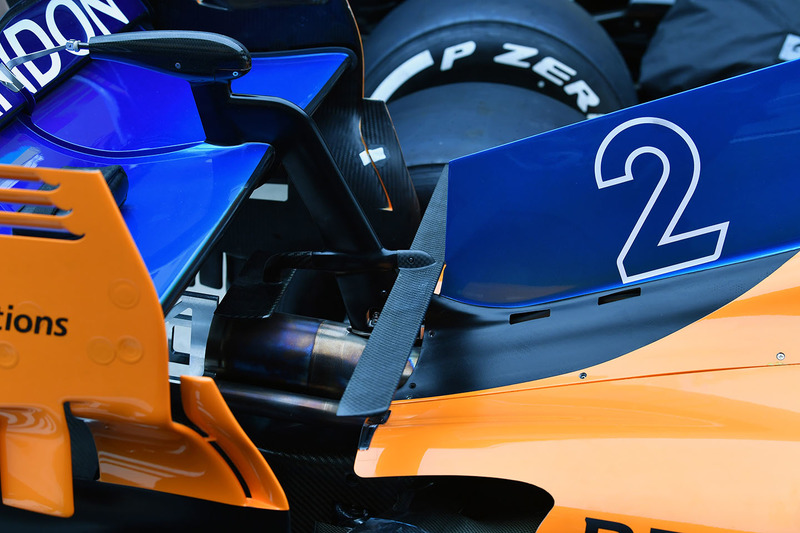 Детали задней части McLaren MCL33