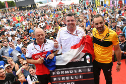 Frederic Vasseur, Sauber, Team Principal, Eric Boullier, McLaren Racing Director and Cyril Abiteboul, Renault Sport F1 Managing Director