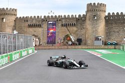 Lewis Hamilton, Mercedes-AMG F1 W09 EQ Power+ heads to the grid