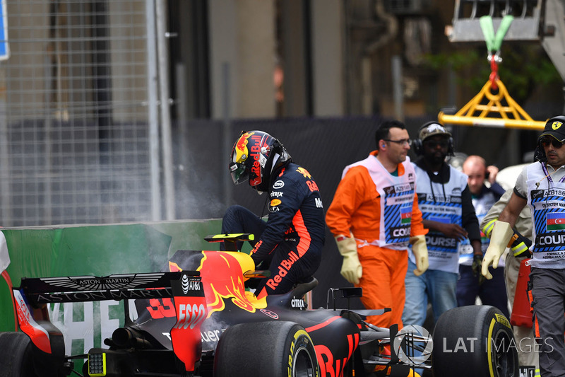 Max Verstappen, Red Bull Racing RB14 kecelakaan