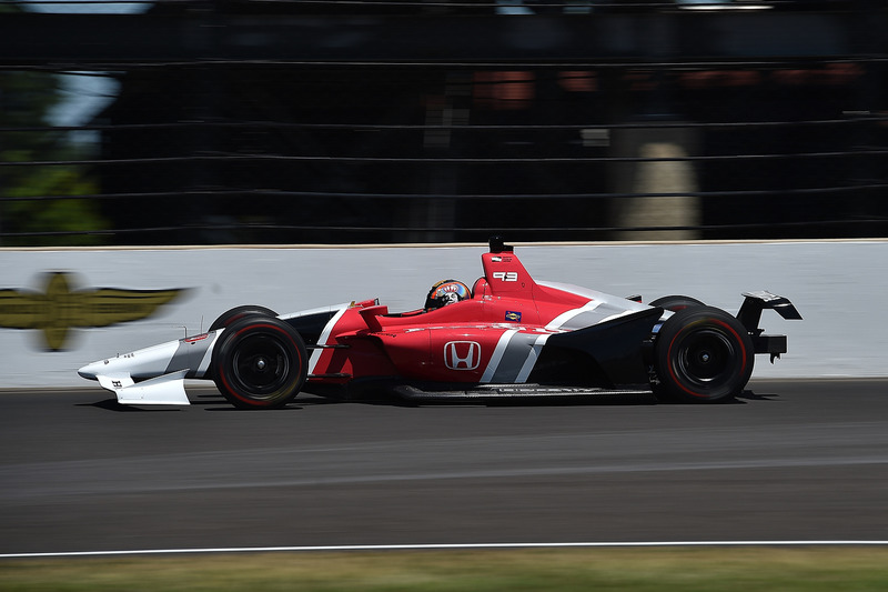 Оріол Сервія випробовує машину IndyCar 2018 року із двигуном Honda