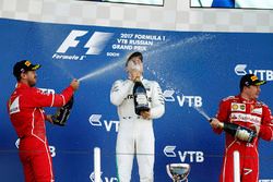 Podio: ganador de la carrera Valtteri Bottas, Mercedes AMG F1, segundo lugar Sebastian Vettel, Ferrari, y tercer lugar kimi Raikkonen, Ferrari