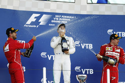 Подіум: переможець гонки Валттері Боттас, Mercedes AMG F1, друге місце Себастьян Феттель, Ferrari, т