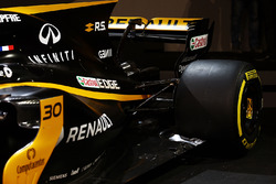 Renault Sport F1 Team RS17 motor tapa y detalle de ala