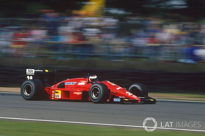 2. El único piloto que rompió la hegemonía de McLaren en la temporada, conquistando una victoria (en Italia) y una pole (en Gran Bretaña), fue el austríaco Gerhard Berger, de Ferrari, que quedó tercero en el Mundial con el Ferrari F187/88C