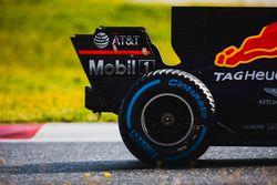 Max Verstappen, Red Bull Racing RB13, rear Pirelli tyre and rear wing detail