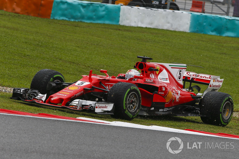 Sebastian Vettel, Ferrari SF70H runs wide