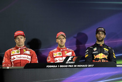 Победитель Себастьян Феттель, второе место – Кими Райкконен, Ferrari, третье место – Даниэль Риккард