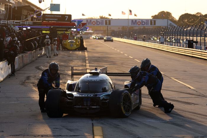 #60 Acura Meyer Shank Racing w/Curb Agajanian Acura ARX-06: Tom Blomqvist, Colin Braun, Scott Dixon after the crash in pitman