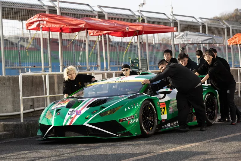 #87号車 メタライブS ランボルギーニGT3