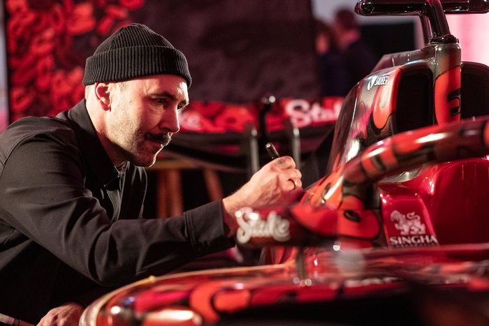 Presentación del Alfa Romeo F1 Team Stake x BOOGIE art car
