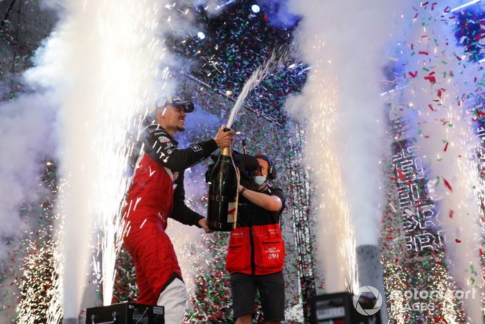  Podio: ganador Pascal Wehrlein, Porsche