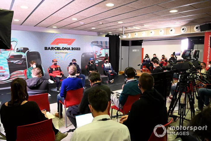 Sebastian Vettel, Aston Martin, Charles Leclerc, Ferrari, Max Verstappen, Red Bull Racing, Fernando Alonso, Alpine F1 Team, Yuki Tsunoda, Scuderia AlphaTauri, en la rueda de prensa