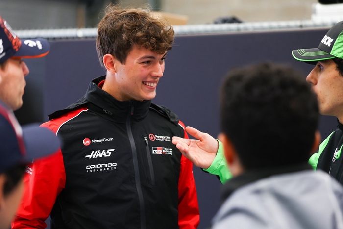 Oliver Bearman, Haas F1 Team, Gabriel Bortoleto, Sauber