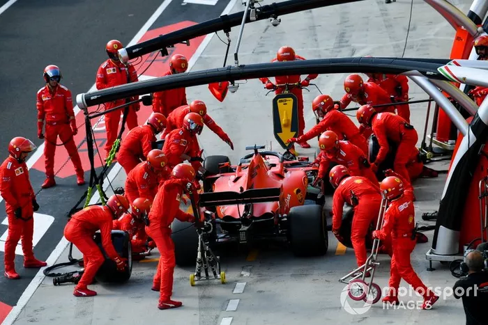 Sebastian Vettel, Ferrari SF90, pit stop