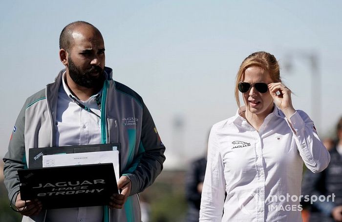 Alice Powell, Jaguar Ran Racing eTROPHY Team Germany on the track walk