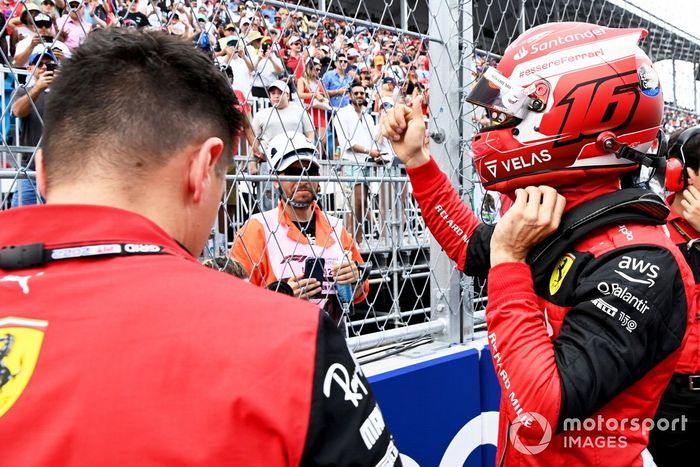 Charles Leclerc, Ferrari, en la parrilla