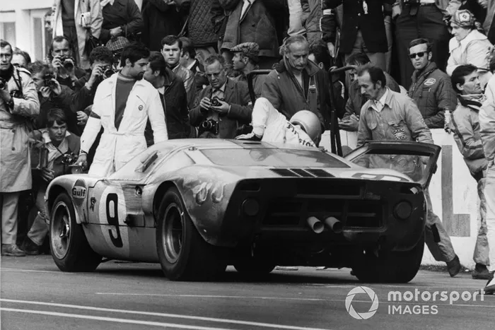 #9 Ford GT40: Pedro Rodriguez, Lucien Bianchi